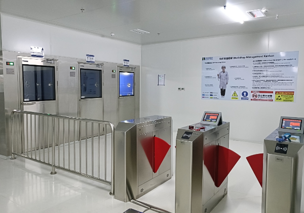 天津經(jīng)緯恒潤科技風淋室安裝完畢