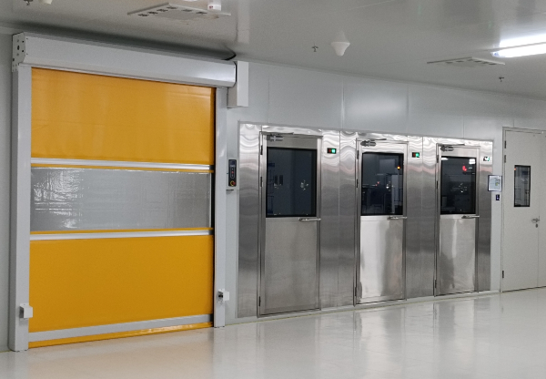 天津經(jīng)緯恒潤科技風淋室安裝完畢